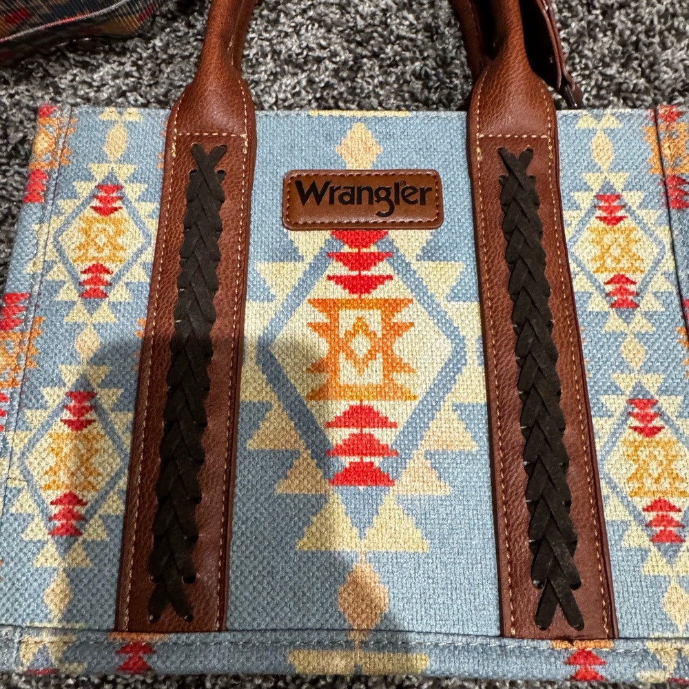 Wrangler Women's Aztec Pattern Purse - Picture 3 of 3